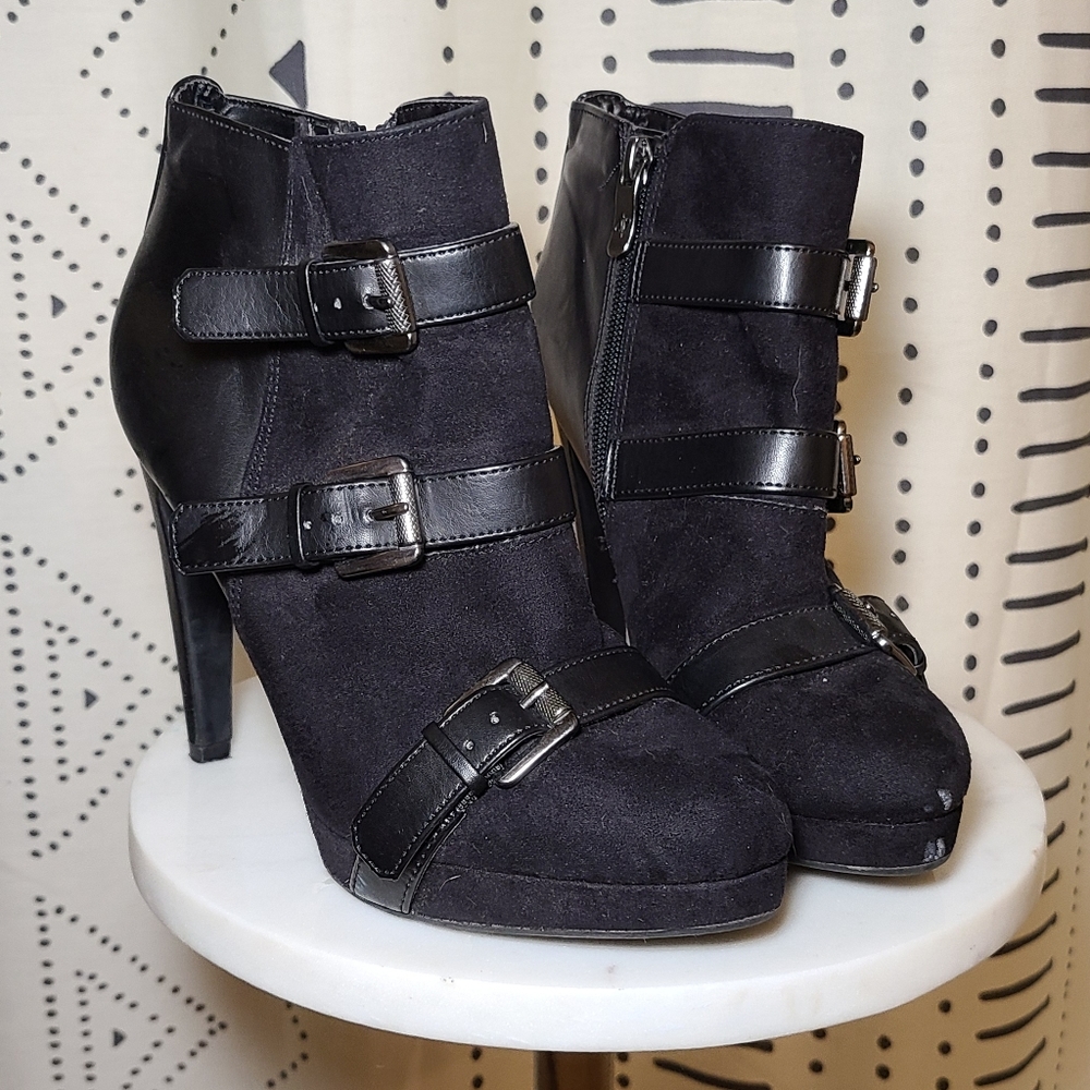 Size 6.5 Sam and Libby booties